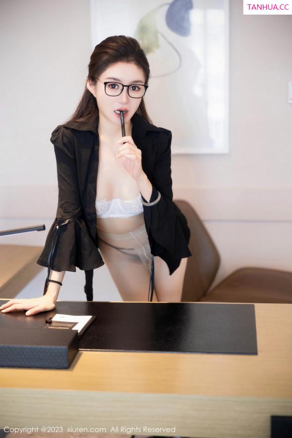   [XiuRen]高清写真图 2023.10.23 No.7549 唐宁宁 短裙美腿第27张图片